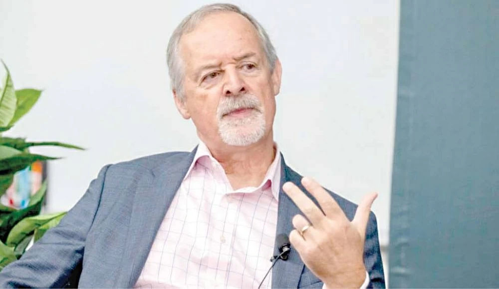 الدبلوماسى البريطانى أدموند فيتون براون لـ «المصري اليوم»: أحداث 2013 في مصر كشفت للغرب حقيقة «الإخوان» كجماعة تستغل الديمقراطية للوصول للحكم