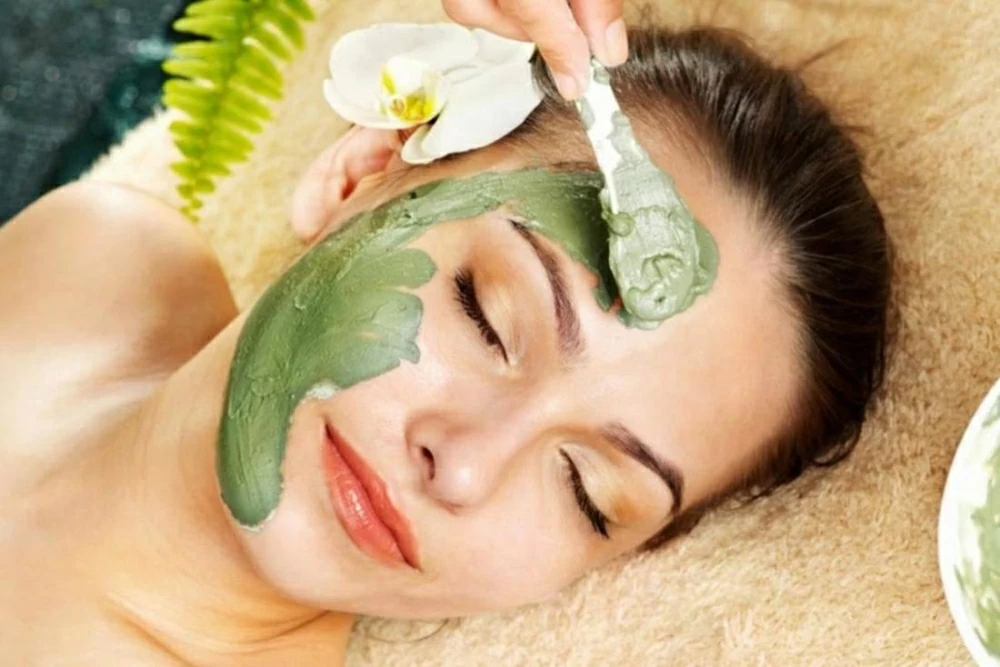 هيقضي على الحبوب والبثور.. ماسك الشاي الأخضر مطحون أو فتلة