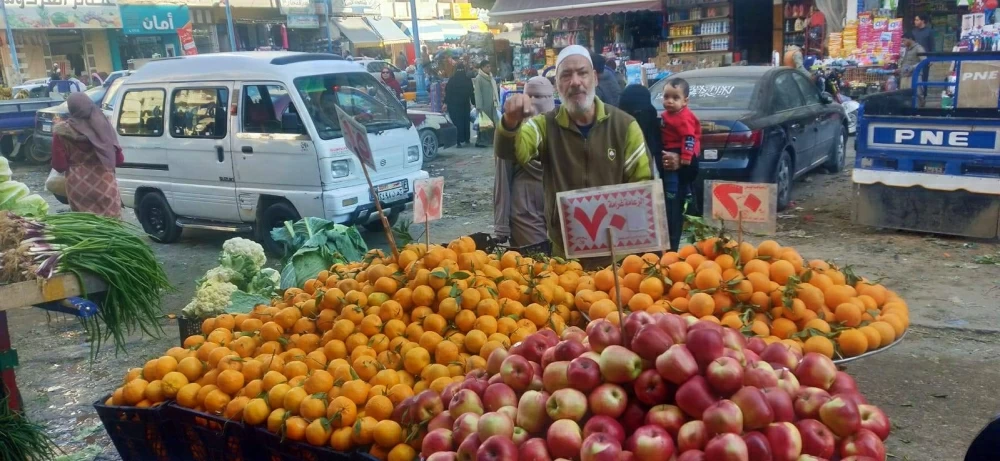 أسعار الخضار والفاكهة فى أسواق مطروح اليوم الجمعة