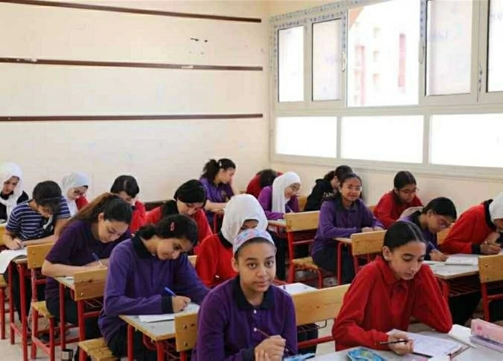 انطلقت اليوم.. بدء امتحانات الترم الأول 2026 لصفوف النقل (الضوابط الرسمية)