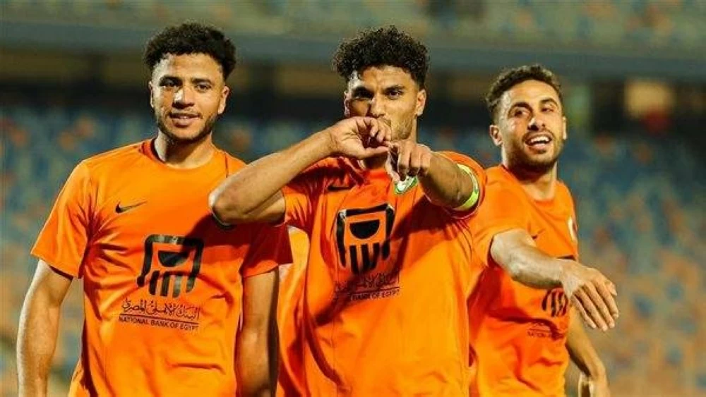 الأهلي يكثف مفاوضات ضم مدافع البنك.. ورد جديد بشأن «فيصل»