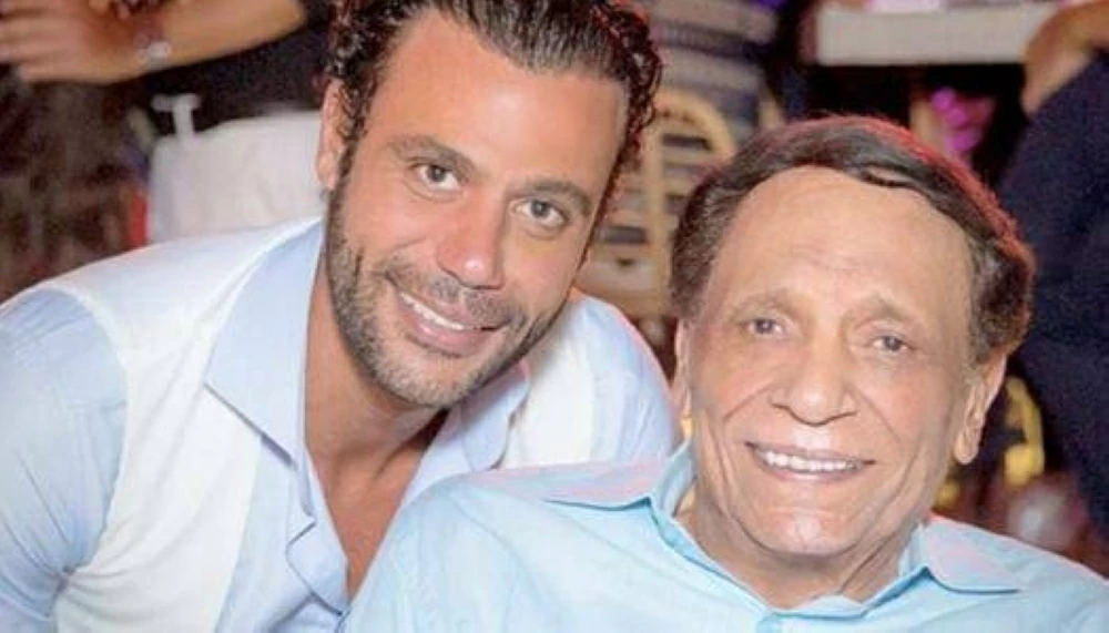 محمد إمام ينشر صورة نادرة لوالده ويعلق: «الزعيم أحلى حاجة جت في التاريخ»