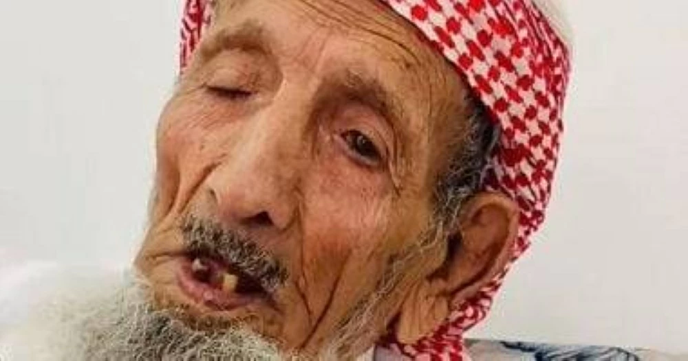تزوج 3 مرات وأنجب بعُمر 110 أعوام وحجّ 40 مرة.. 17 معلومة عن أكبر مُعمر في السعودية
