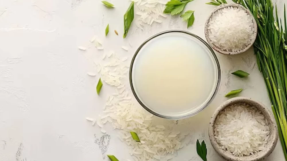 للتفتيح والتقشير اليومي.. 3 طرق فعالة لاستخدام ماء الأرز على البشرة