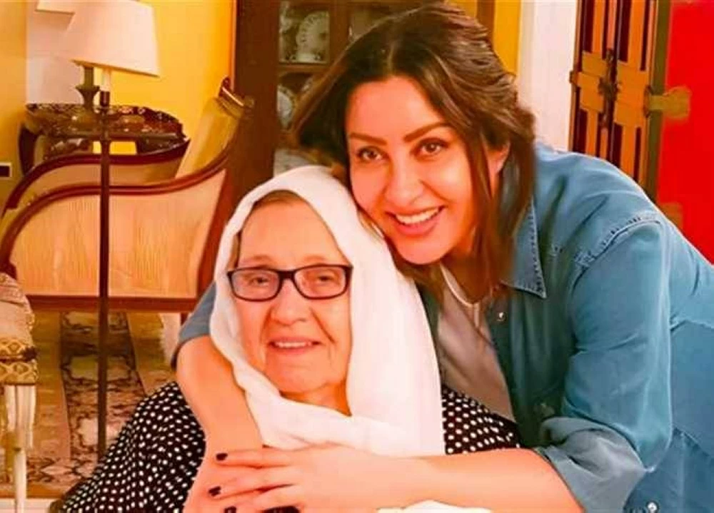 لطيفة باكية: أعظم قرار فى حياتى إنى غَسِلت أمي بإيدي