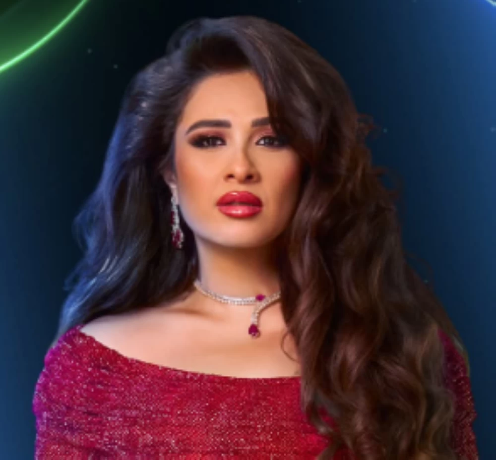 الأحمر عنوان القوة.. ياسمين عبدالعزيز بإطلالة جذابة في بوستر «وننسى اللى كان»